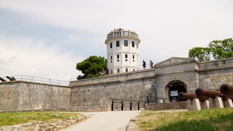 Pula-Schloss-Kaštel-Alte-Festung-Auf-Einem-Hügel-Im-Zentrum-Von-Pula