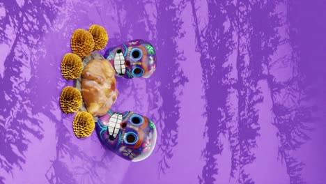 Día-De-Los-Muertos-„Tag-Der-Toten“,-Traditionelles-Brot-Vor-Violettem-Hintergrund