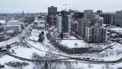 Drone-shot-of-settlement-covered-in-heavy-snow-in-Toronto,-Canada
