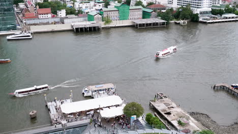 High-angle-of-the-Chao-Phraya-River,-which-curves-to-see-the-center-of-Bangkok