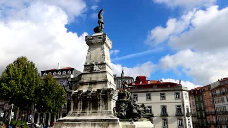 Medium-shot-of-Infante-Dom-Henrique-statue-in-Praça-do-Infante-Dom-Henrique,-Porto