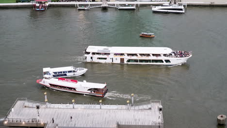 Tourists-Boats-in-Chao-Phraya-River