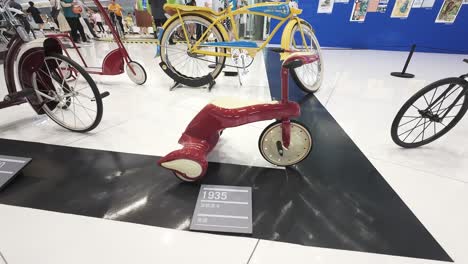 Triciclo-De-Bicicleta-Chino-De-1935-Expuesto-En-El-Museo-Del-Automóvil-De-Shanghai-En-El-Parque-Auto-Expo-De-La-Ciudad-Internacional-Del-Automóvil-De-Shanghai