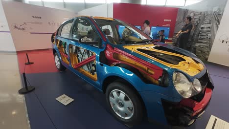 Volkswagen-Polo-Sedan-Iv-2001-En-El-Museo-Del-Automóvil-De-Shanghai
