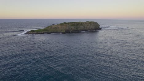 Volando-Hacia-Las-Islas-Cook---Isla-Joong-Urra-Narrian-En-Nueva-Gales-Del-Sur,-Australia