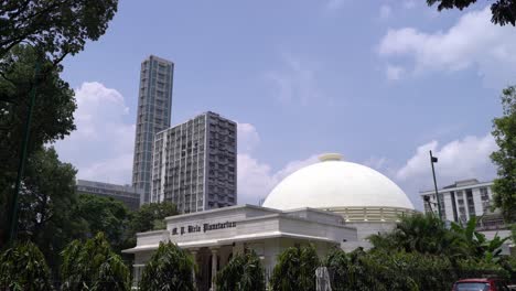 Within-the-same-frame-are-Da-Birla-Planetarium-and-Kolkata's-tallest-building-42