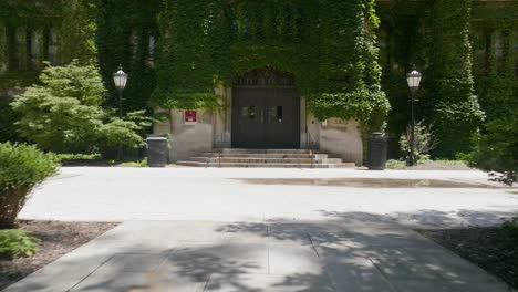 Aerial-low-approach-the-entrance-to-the-Stuart-Hall-at-the-University-of-Chicago,-USA