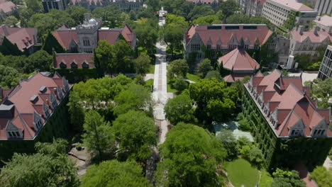 Aerial-view-tilting-over-the-University-of-Chicago,-summer-day-in-Illinois,-USA