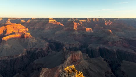Warmer-Sonnenaufgang-über-Dem-Grand-Canyon-Nationalpark-In-Arizona,-USA