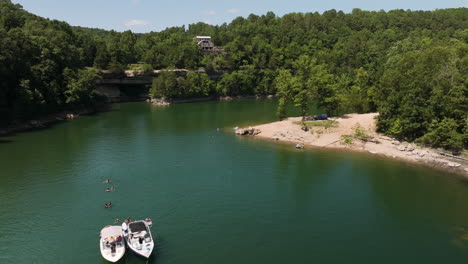 Beaver-Lake,-Arkansas---perfect-destination-for-camping-or-a-motorboat-trip