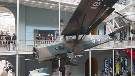 Modelo-De-Spitfire-De-La-Segunda-Guerra-Mundial-En-El-Museo-Nacional-De-Escocia,-Edimburgo