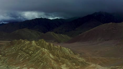 Aerial-View-of-mountains-range-near-Pangong-Lake-or-Pangong-Tso-in-Ladakh,-Jammu-and-Kashmir,-northern-India