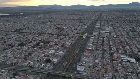Ecatepec-Im-Schnellvorlauf:-Hyperlapse-Erkundung-Aus-Der-Luft,-Metropolregion,-Mexiko-Stadt