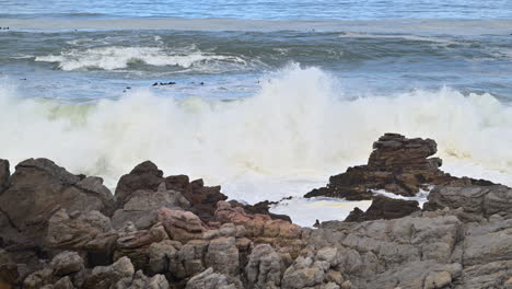 Waves-breaking-on-rocks-at-Betty's-bay,-Western-Cape,-South-Africa