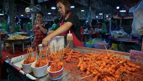 Bowls-of-spicy-chicken-skewers-sold-at-Chatuchak-Weekend-Night-Market,-Bangkok,-Thailand