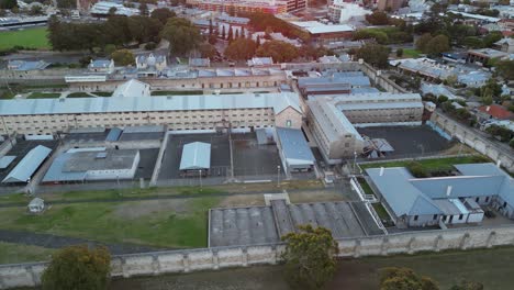 Orbitaufnahme-Des-Berühmten-Fremantle-Gefängnisses,-Perth-City,-Westaustralien