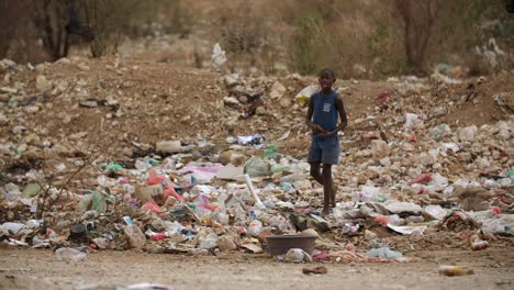 Müll-Auf-Der-Straße-In-Afrika