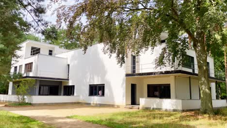 La-Arquitectura-Bauhaus-En-Dessau-Llamó-Las-Casas-De-Los-Maestros-De-Walter-Gropius.
