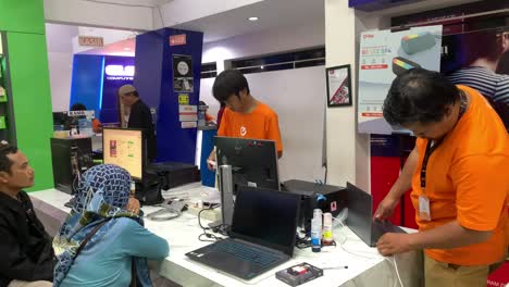 Indonesien-–-7.-August-2023:-Els-Computer,-Einer-Der-Größten-Computerläden-Und--dienstleistungen-In-Yogyakarta