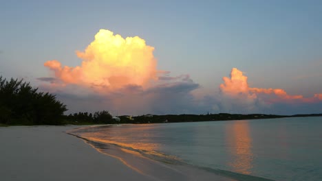 Statische-Aufnahme-Eines-Sonnenaufgangs-In-Der-Hoppers-Bay,-Exuma,-Bahamas