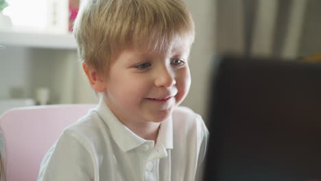 Preschooler-opens-mouth-excitedly-looking-at-computer-screen