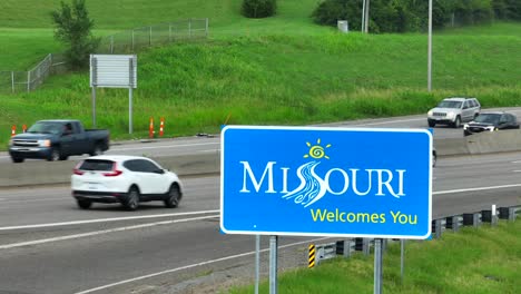Missouri-Le-Da-La-Bienvenida-A-Las-Señales-De-Tráfico-A-Lo-Largo-De-La-Autopista-Interestatal