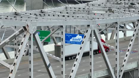 Willkommen-In-Kentucky-Schild-An-Der-Brücke