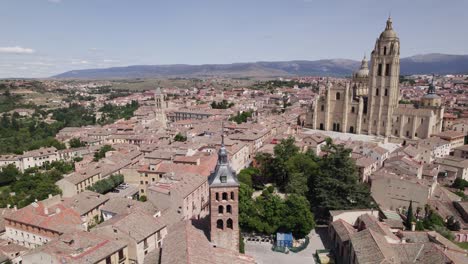 Drone-view-of-impressive-Segovia-cityscape,-countryside-backdrop