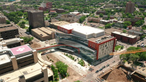 Clínica-De-Salud-Hennepin-Y-Centro-De-Especialidades-Minneapolis-Minnesota,-Vista-Aérea