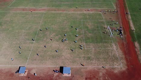 La-Pasión-Y-La-Energía-Del-Fútbol:-Una-Toma-Con-Dron-De-Un-Torneo-En-Posadas,-Argentina.