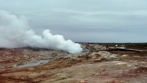 Island-–-Halbinsel-Reykjanes:-Enthüllung-Der-Rohen-Kraft-Und-Schönheit-Des-Geothermischen-Gebiets-Von-Gunnuhver
