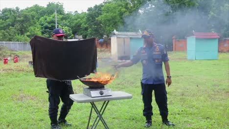 Extinguishing-a-fire-using-wet-cloth-simulation