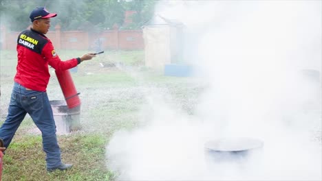 Men-use-APAR-or-fire-extinguisher