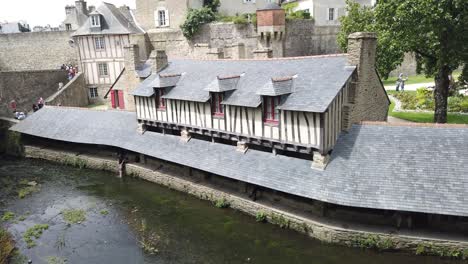 El-Castillo-Y-El-Lavadero-De-La-Ciudad-De-Vannes-En-Morbihan,-Bretaña,-Francia.