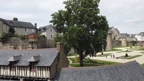 Das-Schloss-Und-Das-Waschhaus-Der-Stadt-Vannes-In-Morbihan,-Bretagne,-Frankreich