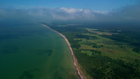 Vista-A-Gran-Altitud-De-La-Playa-Costera-De-Jurkalne-En-Letonia