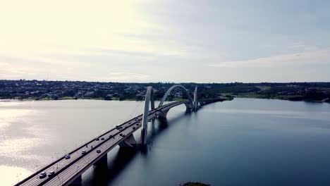 Puente-Jk-Y-Lago-Paranoa-En-Brasilia,-Brasil