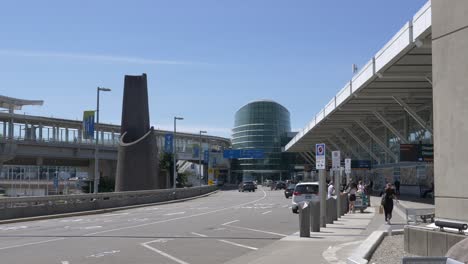 Cars-and-Passengers-Outside-Vancouver-International-Airport-Terminal