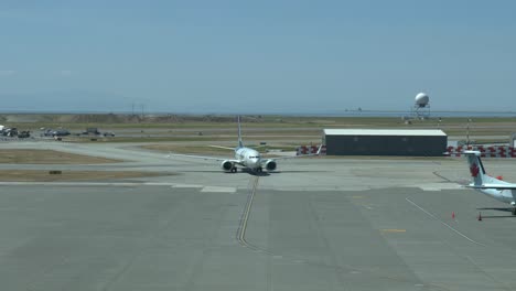 Un-Flair-Airlines-B737-Max-Llegando-A-La-Puerta-Del-Aeropuerto-De-Vancouver