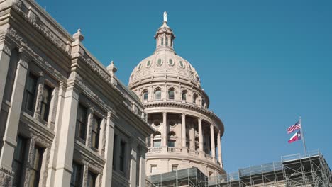 Low-angle-view-of-the-Texas-State-Capital-building-in-Austin,-Texas