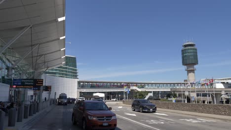 Vista-Exterior-Del-Edificio-Terminal-Del-Aeropuerto-Internacional-De-Vancouver-Estática