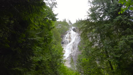 Spectacular-Shannon-Falls:-Cascading-Waterfall-and-Lush-Forest-Landscape,-Squamish,-BC