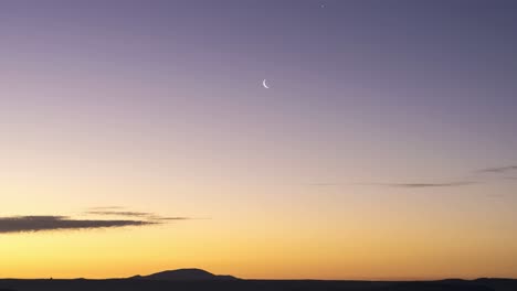 Sunset-clear-sky-with-crescent