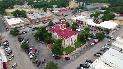 Luftaufnahmen-Des-Gerichtsgebäudes-Von-Lampasas-County-In-Lampasas,-Texas