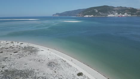 Luftaufnahme-Von-Strandsand-Und-Meerblick-In-Portugal