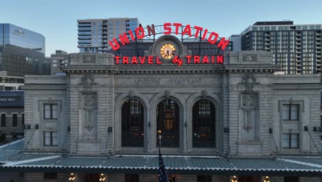 Union-Station,-Travel-by-Train
