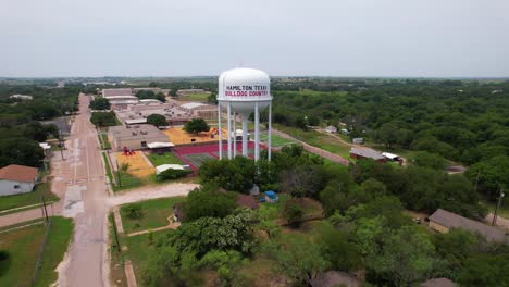 Aerial-footage-of-the-Hamilton-Bulldog-water-tower-in-Hamilton-Texas