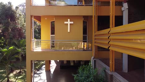 Reveal-Shot-of-a-Yellow-Christian-University-Campus-Building-in-Argentina