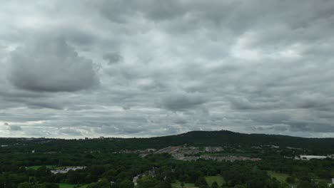 Cloudy-Sky-Over-Fayetteville-City-In-Arkansas,-USA---hyperlapse