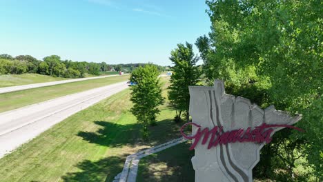 Minnesota-Welcomes-you-road-sign-along-interstate-highway